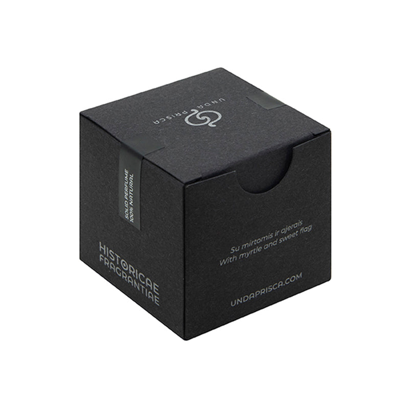 Subtilus prieskoniškas gėliškumas. 100% natūralūs, botaninės parfumerijos kvepalai. Pagal senovinę formulę atkurti Unda Prisca parfumerės, kvapų tyrinėtojos ir menininkės Laimės Kiškūnės.