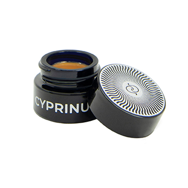 Cyprinum yra laikui nepavaldus aromatas, tinkantis tiek vyrams, tiek moterims. 100% natūralūs, botaninės parfumerijos kvepalai. Pagal senovinę formulę atkurti Unda Prisca parfumerės, kvapų tyrinėtojos ir menininkės Laimės Kiškūnės.