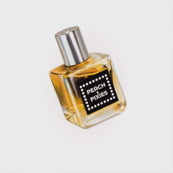 100% natūralūs, nišinės botaninės parfumerijos kvepalai, sukurti parfumerės, kvapų tyrinėtojos ir menininkės Laimės Kiškūnės.